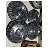 4 FORD MUSTANG hubcaps