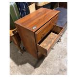 Dresser 3 drawer 28' tall x 25' wide x 14' deep