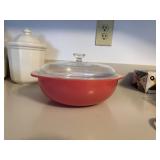 PYREX  casserole flamingo pink 2qt, with lid