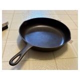 NO 8A cast iron skillet with smoke ring no warp