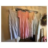 4 ladies dresses size mediums   foyer