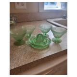 depression glass green 4 sherberts, 1 juicer