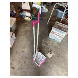 broom and dust pan set   garage