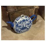 big teapot shaped vase 12'x15'  basement