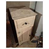 white cabinet, 1 drawer, 1 door, 15'x 19' x 36'