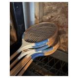 6 badminton racket  garage