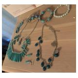 turquiose set, 2 necklaces, 4 bracelets 1 set