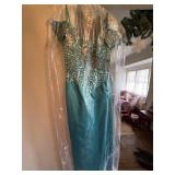medium prom like gown emerald  green size 16