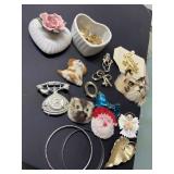 2 bracelets, jewelry box, brooches, various broken