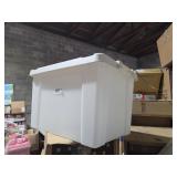 storage tote missing 1 handle approx 60 quarts