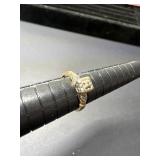 ladies 14K gold ring size 4.5 wgt 1.60g