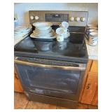 GE glass top stove, 4 burners and warming zone