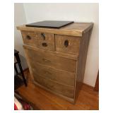 4 drawer wood dresser 34'x 18'x 44'
