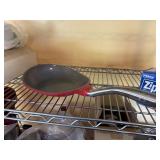 egg or pancake flipping skillet    kitchen