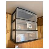 sterilite 3 draser cabinet looks new, wheels have