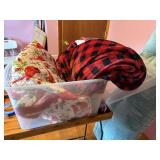 sterilite tote/lid with cardinal bedspred 102x 86