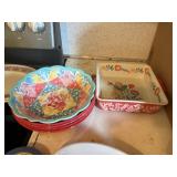 pioneer woman casserole & 4 melamine serving