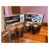 4 duracell C batteries exp 2025 , 3 duracell D