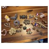 21 brooches has stones, angels, purse, shoe