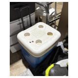 igloo cube cooler on wheels, extendable handle