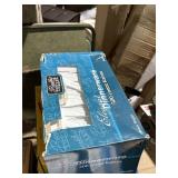 500 ct white plastic knives, box is rough