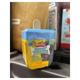 Play-Doh Super Stretch Berry Blizzard ages 3+