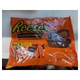 reeses p.b cups snack size 10oz exp 5/26