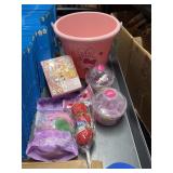 Hello Kitty Bucket with slim and toys