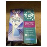 crest 3D WHITE apply & go & 1 tom's toothpaste