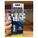 oral B set of 4 toothbrushes deep clean soft
