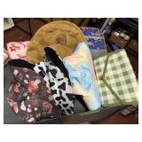 2 lunch boxes, capabara backpack, 4 sun hats