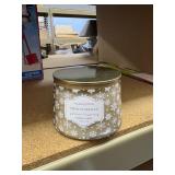 holiday edition french vanilla 14.5oz candle