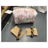 team bride cosmetic bag, 2 gold hair clips