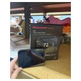honeywell smart thermastat , thermostat & screws