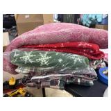 2 Flannel flat sheets, 2 Fleece Throws & pink