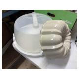 wilton cake taker and metal bundt pan