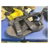 boys blue strap sandals, size 6 dusty from