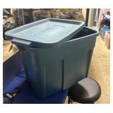 18gal. tote with lid no contents,