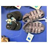2 pr boys size 7 flip flops cat n jack dusty from