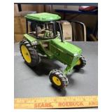John Deere 1/16 scale Ertl diecast tractor w/ cab