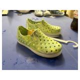 toddler size 10 green tye dye crock like sandals