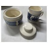 Currier & Ives Cream and Sugar Set