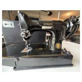 Vintage Portable Singer Sewing Machine w/ Case
