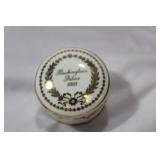 A Buckingham Palace Souvenir Ceramic Trinket Box