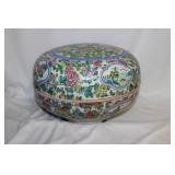 A Chinese Porcelain Famille Verte Round Box