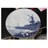 A Delf Wall Hanging Charger