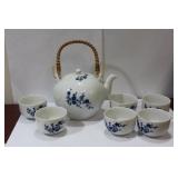 Set of 7 Japanese Blue and White Cup and Teapot