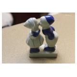 Delft Kissing Couple