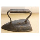 A Vintage Cast Iron Cloth Iron
