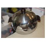 West Bend Company Penguin Form Pot